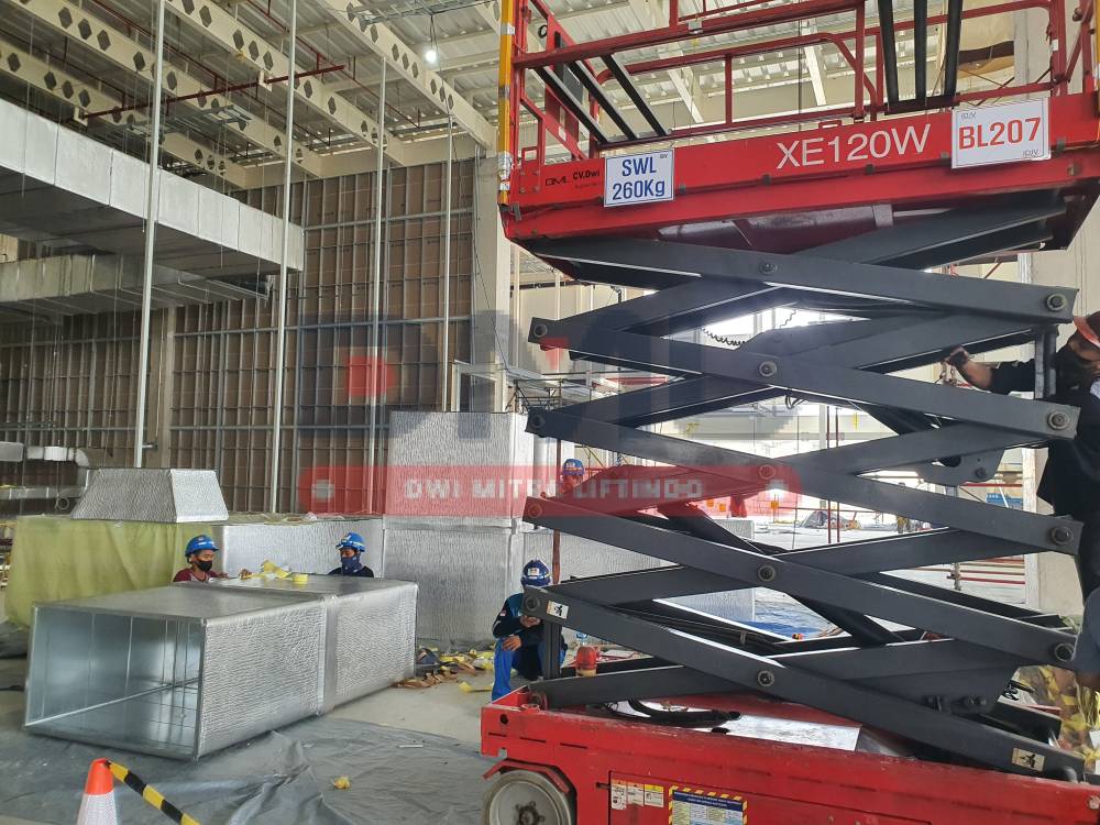 Rental Scissor Lift 8 Meter: Solusi Aman dan Efisien untuk Kebutuhan Pekerjaan Tinggi Anda Image